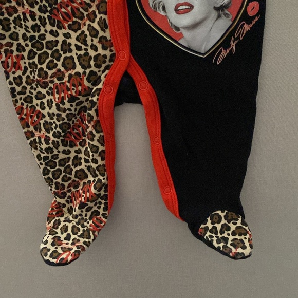 Marilyn Monroe OXOX Snap-Up Footie 3-6 Months - Picture 6 of 9